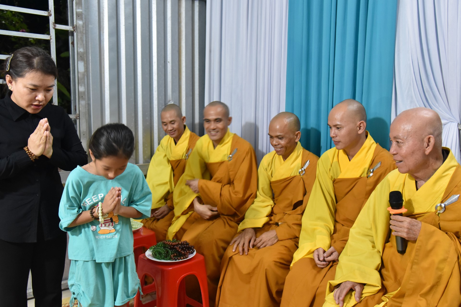 Chanting sutra, releasing creatures to pray for peace in Tan Thanh, Long An by the Charity Board